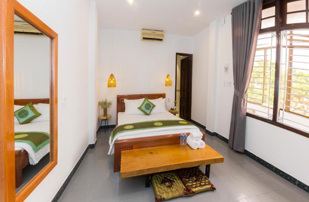 Purple Hue Central Hub - 10