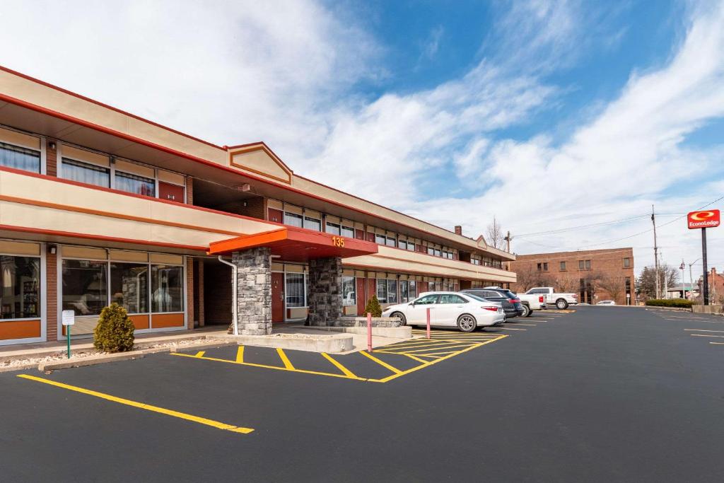 Econo Lodge, Zanesville (updated prices 2024)