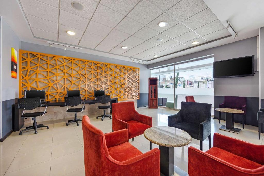 TV a/nebo společenská místnost v ubytování Comfort Inn Morelia