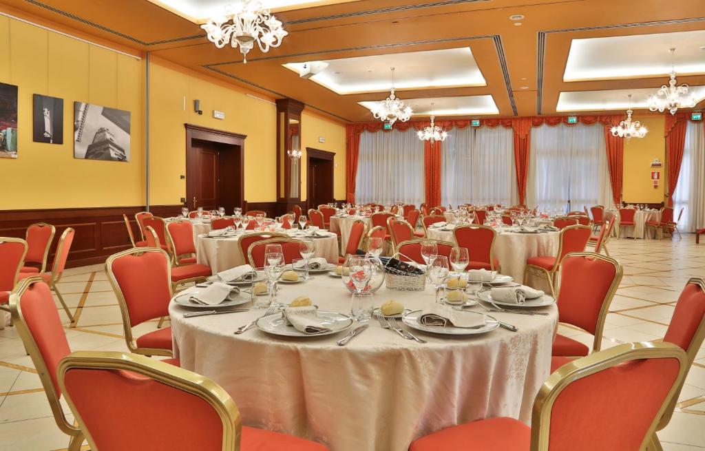 Reštaurácia alebo iné gastronomické zariadenie v ubytovaní Best Western Classic Hotel