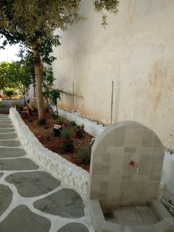 Ogród w obiekcie Hotel Poulakis