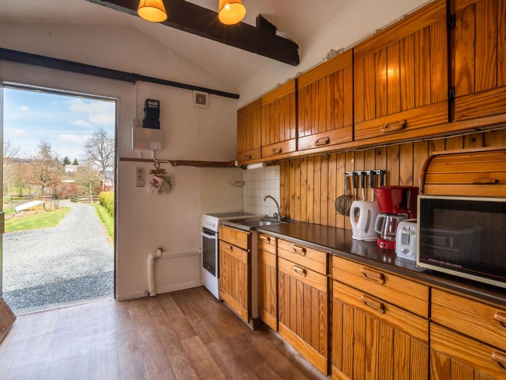 Afbeelding uit fotogalerij van Splendid Chalet in Gouvy with Fenced Garden in Gouvy
