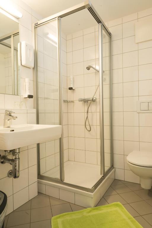 Koupelna v ubytování Gästehaus im Priesterseminar Salzburg
