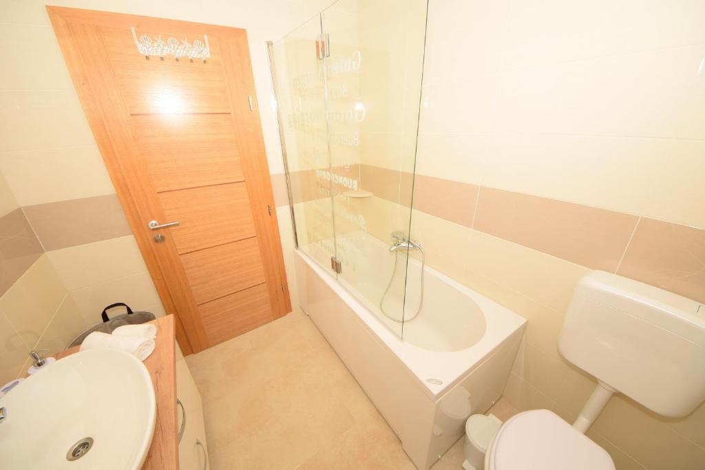 Kúpeľňa v ubytovaní Luxury penthouse with jacuzzi in Orebić (Dalmatia)
