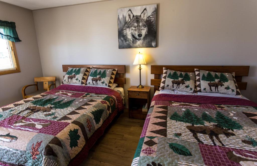 Bear Tracks Inn - Luxe Queen Room