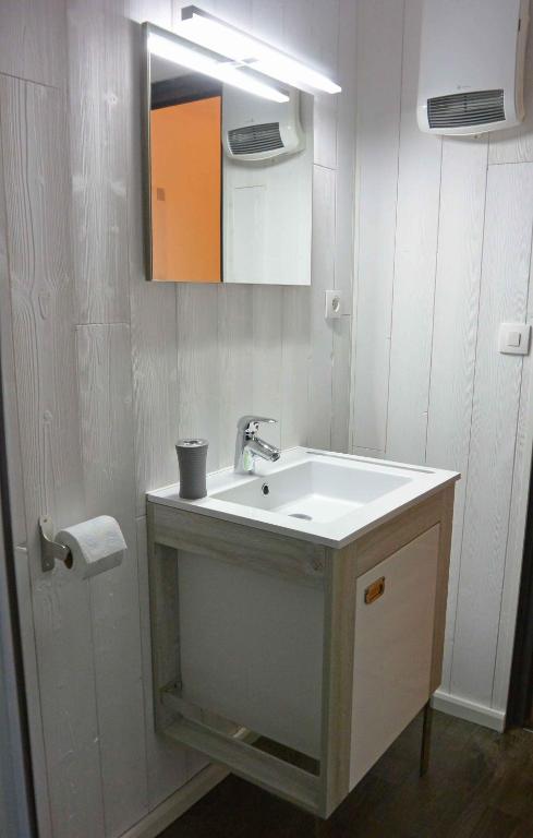 Koupelna v ubytování Studio vue mer et Cap