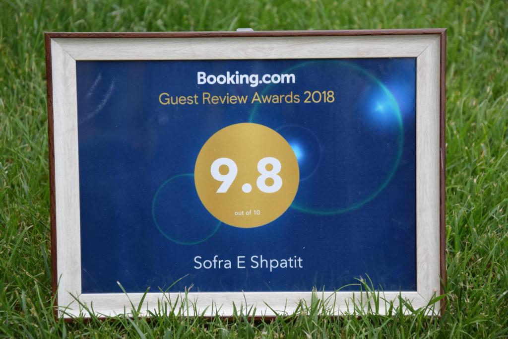 Certifikát, hodnocení, plakát nebo jiný dokument vystavený v ubytování Sofra E Shpatit