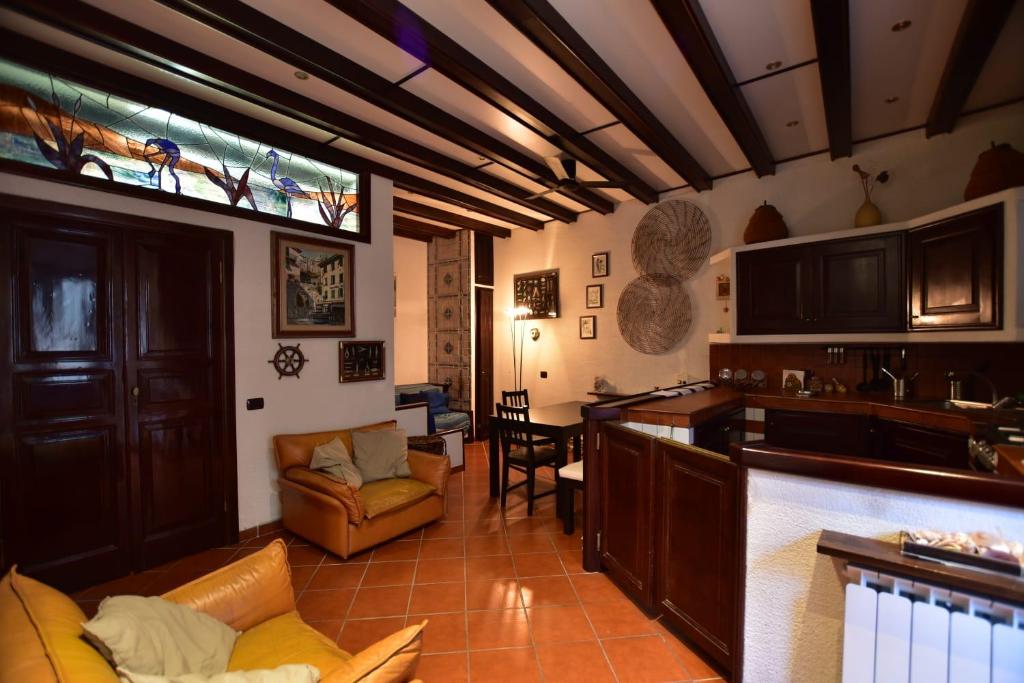 a living room with a couch and a kitchen at Casa Lorenza in Portovenere