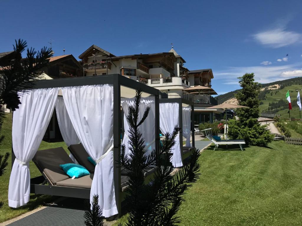 a gazebo in the yard of a house at Dolasilla Mountain Panoramic Wellness Hotel in La Villa