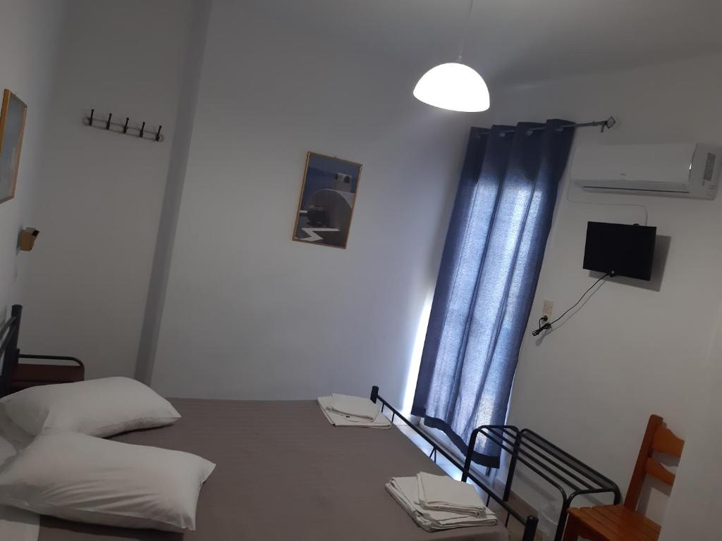 Giường trong phòng chung tại Villa Firostefani