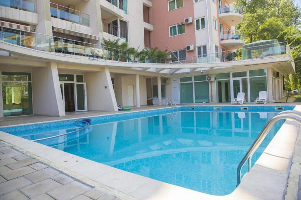 a swimming pool in front of a building at SeaSide Piano Bar Apartament in Mamaia