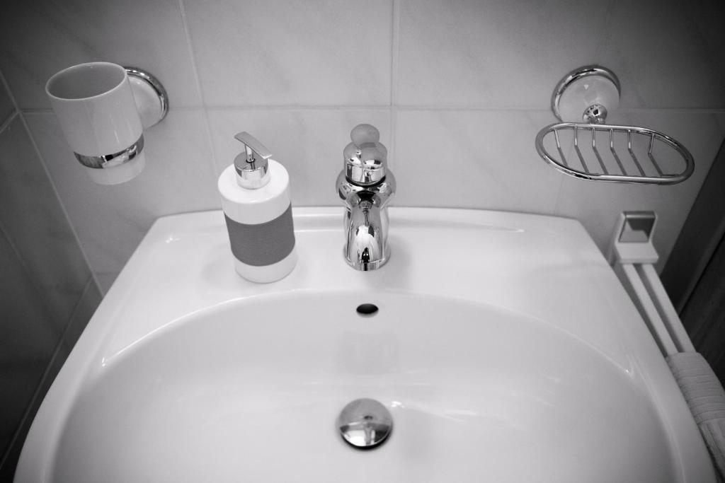 A bathroom at Gästehaus Reicher