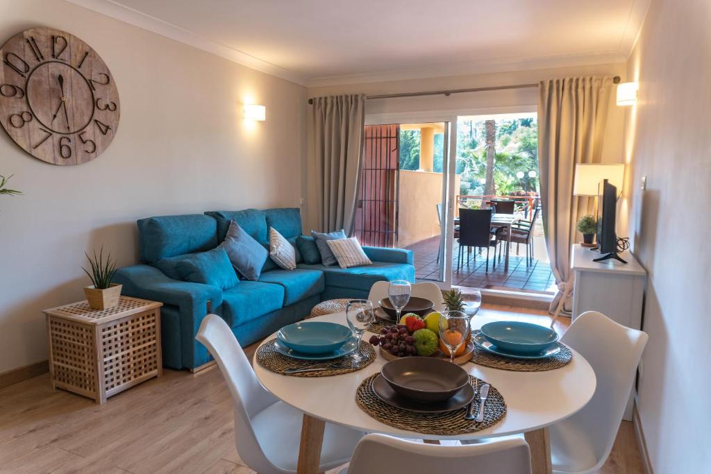 Oasis Apartment, Marbella, Spain - Booking.com