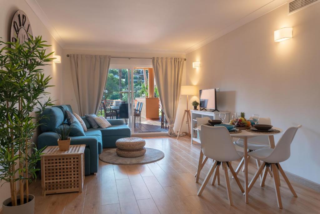 Oasis Apartment, Marbella, Spain - Booking.com