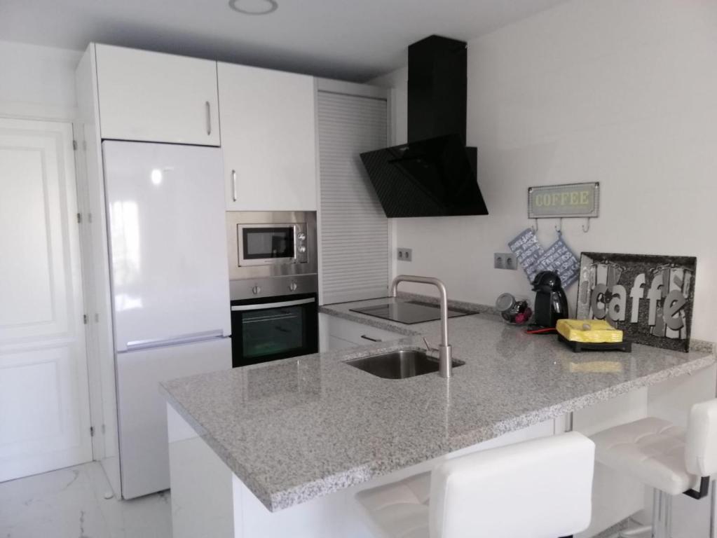 Kuchyň nebo kuchyňský kout v ubytování Apartamento 315 en paseo marítimo 96