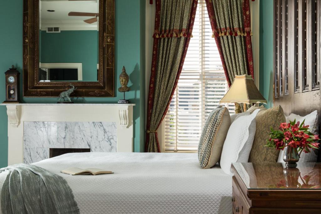 The Inn on West Liberty - King Room With Balcony - Pet Friendly