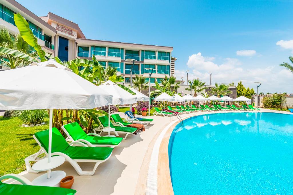 Bazén v ubytování Side Löwe Hotel nebo v jeho okolí