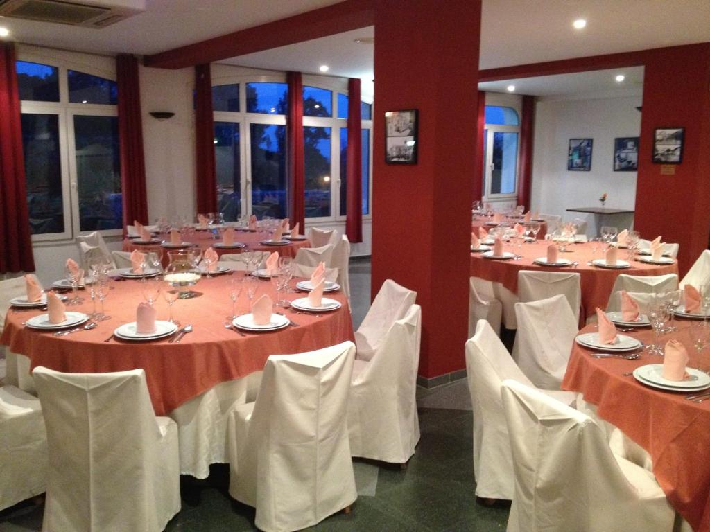 Un restaurante o sitio para comer en Hotel San Jorge