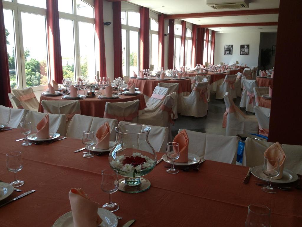Un restaurante o sitio para comer en Hotel San Jorge