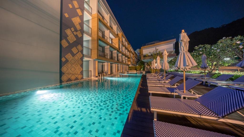 Bazén v ubytování The Nature Phuket - SHA Extra Plus nebo v jeho okolí