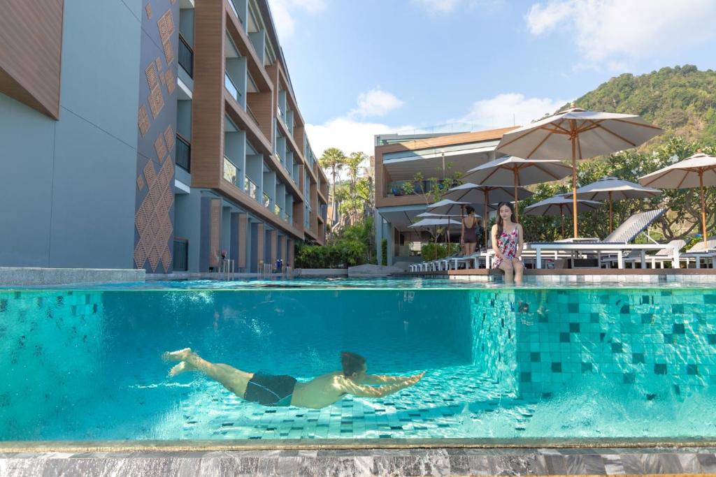 Bazén v ubytování The Nature Phuket - SHA Extra Plus nebo v jeho okolí