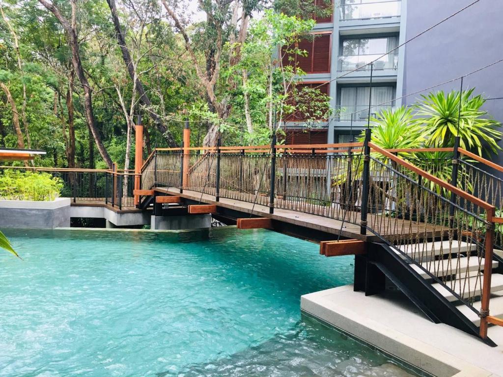 Bazén v ubytování The Nature Phuket - SHA Extra Plus nebo v jeho okolí