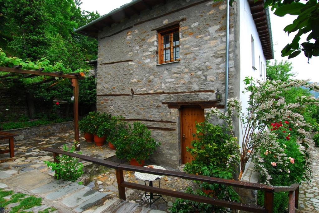 Zahrada ubytování Archontiko Iatridis