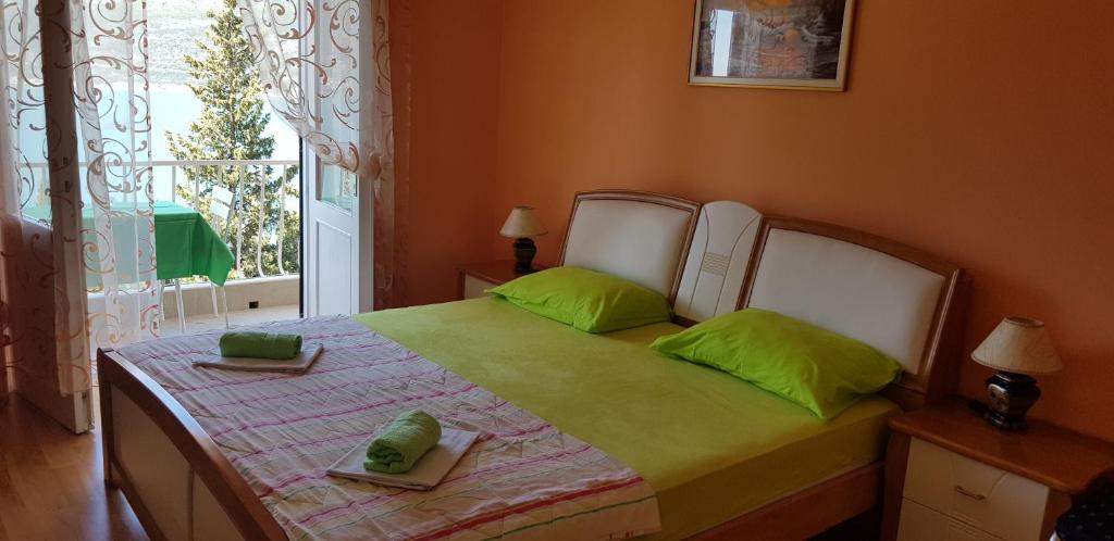 Postel nebo postele na pokoji v ubytování Smjestaj „Cubrilo"