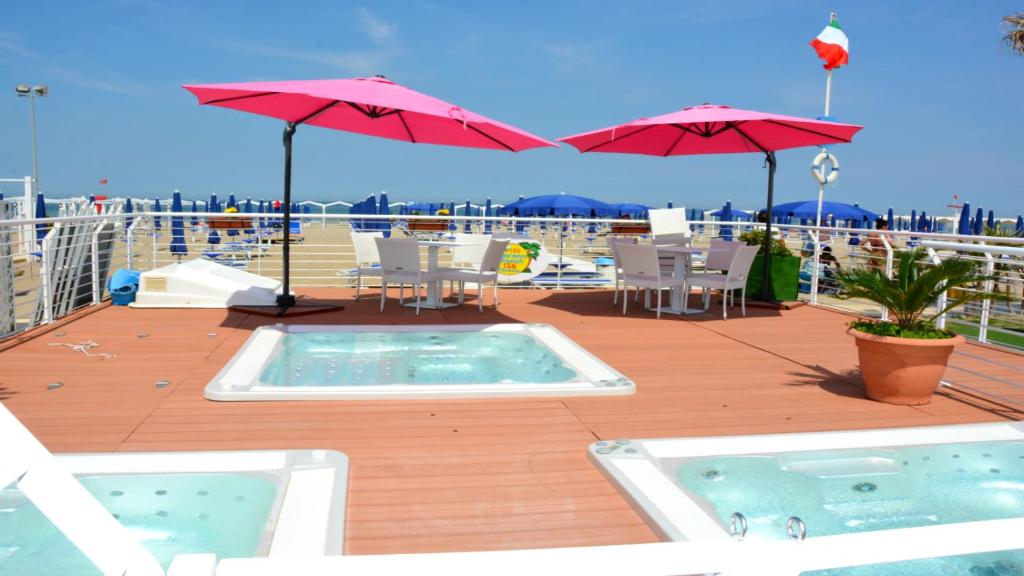 Basen w obiekcie Hotel Marzia con Piscina lub w pobliżu