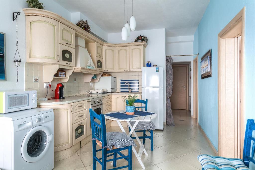 Kuchyňa alebo kuchynka v ubytovaní Navy Greece Villa with swimming pool & sea view