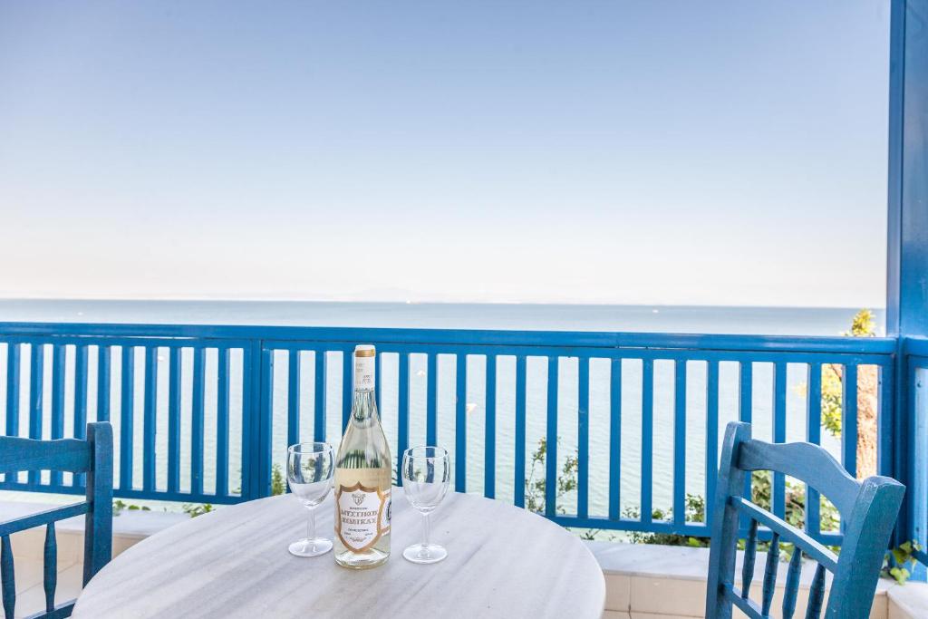 Balkón alebo terasa v ubytovaní Navy Greece Villa with swimming pool & sea view