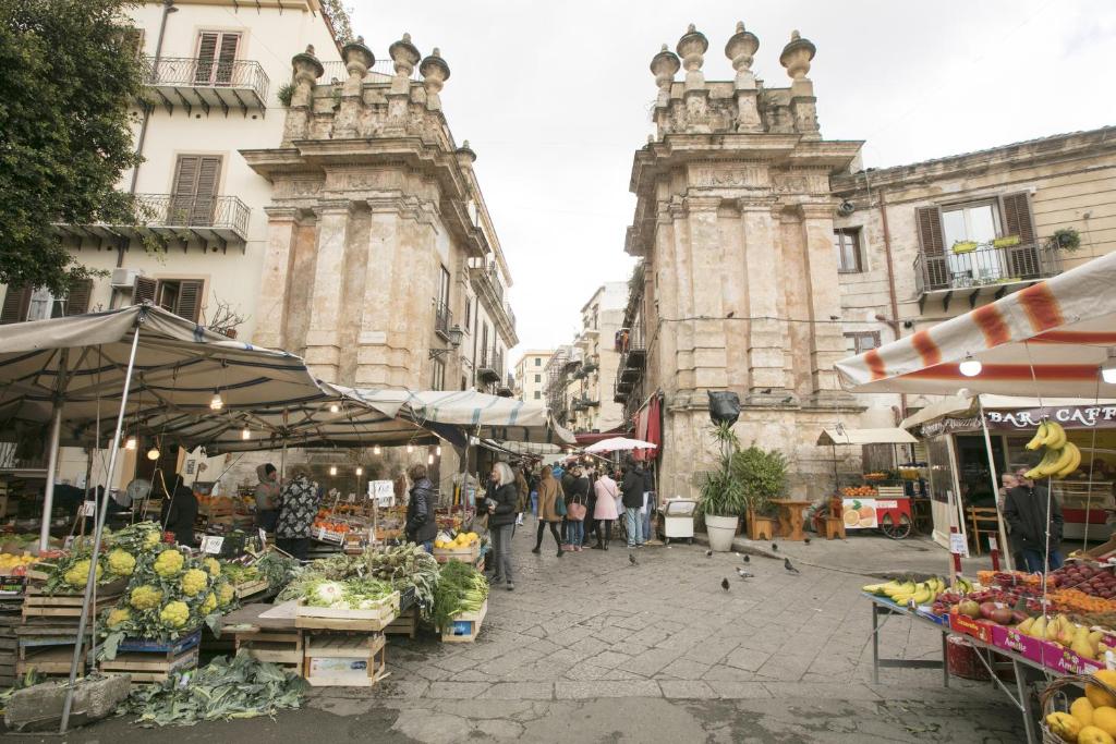 A general view of Palermo or a view of the city taken from a panziókat