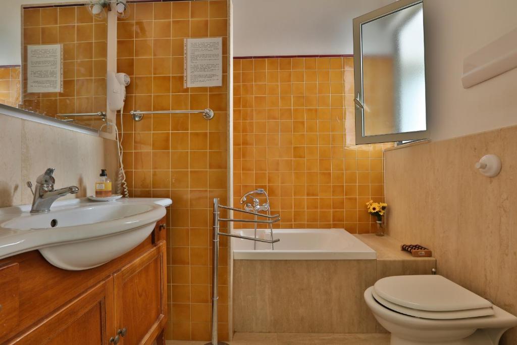 A bathroom at Ai Bastioni del Massimo