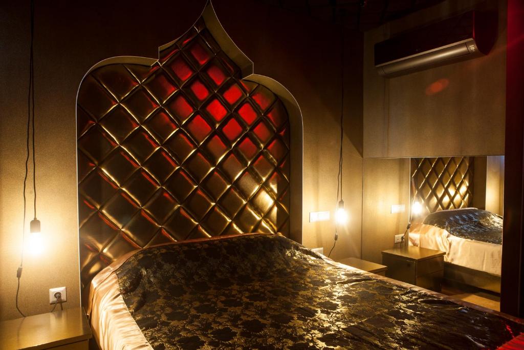 A bed or beds in a room at Madison
