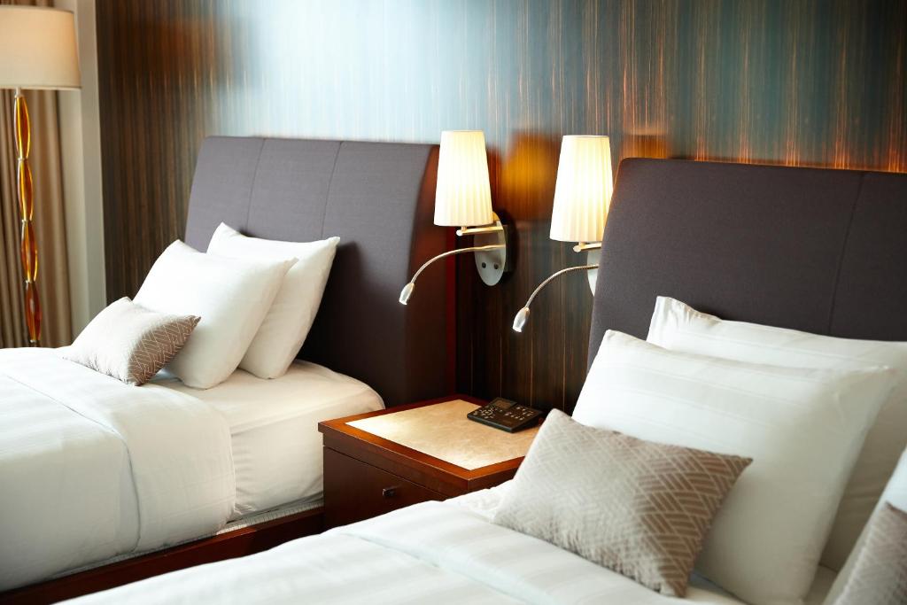 Postel nebo postele na pokoji v ubytování Lotte Hotel Busan
