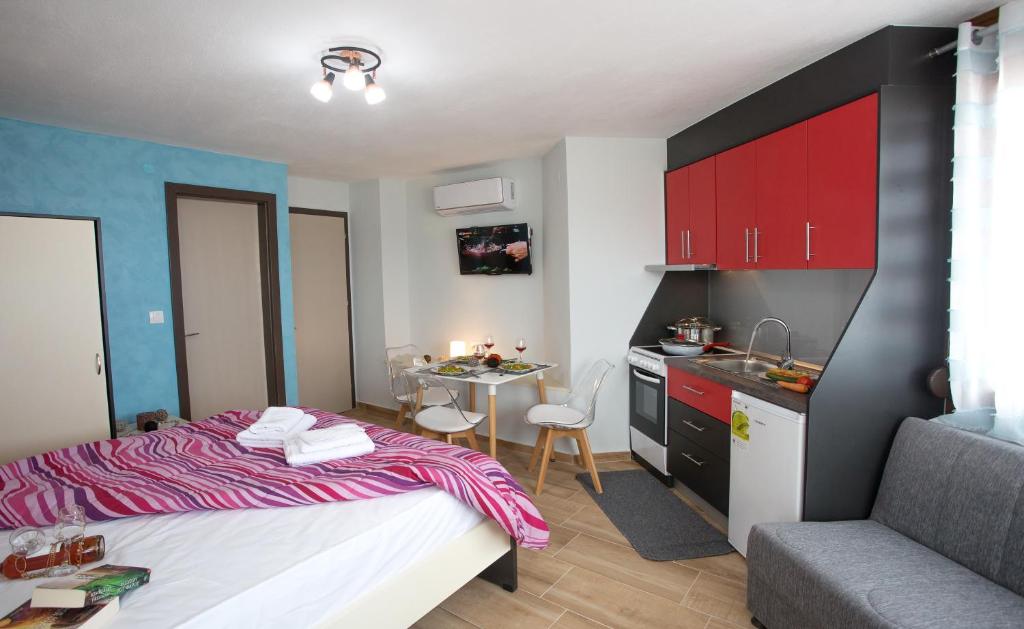 Rent House Karavi - 4