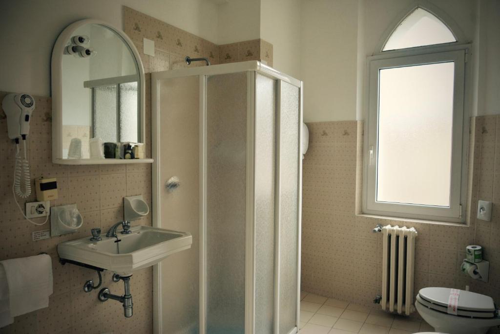 Koupelna v ubytování Hotel Pinamonte