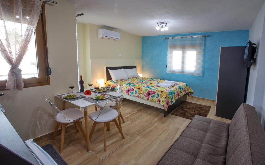 Rent House Karavi - 19