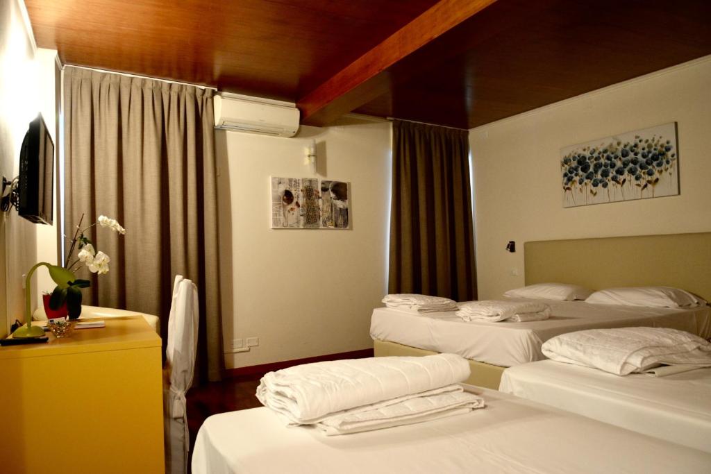 Postel nebo postele na pokoji v ubytování Hotel Pinamonte