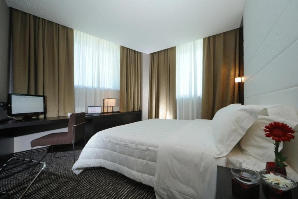 Postel nebo postele na pokoji v ubytování H2C Hotel Milanofiori