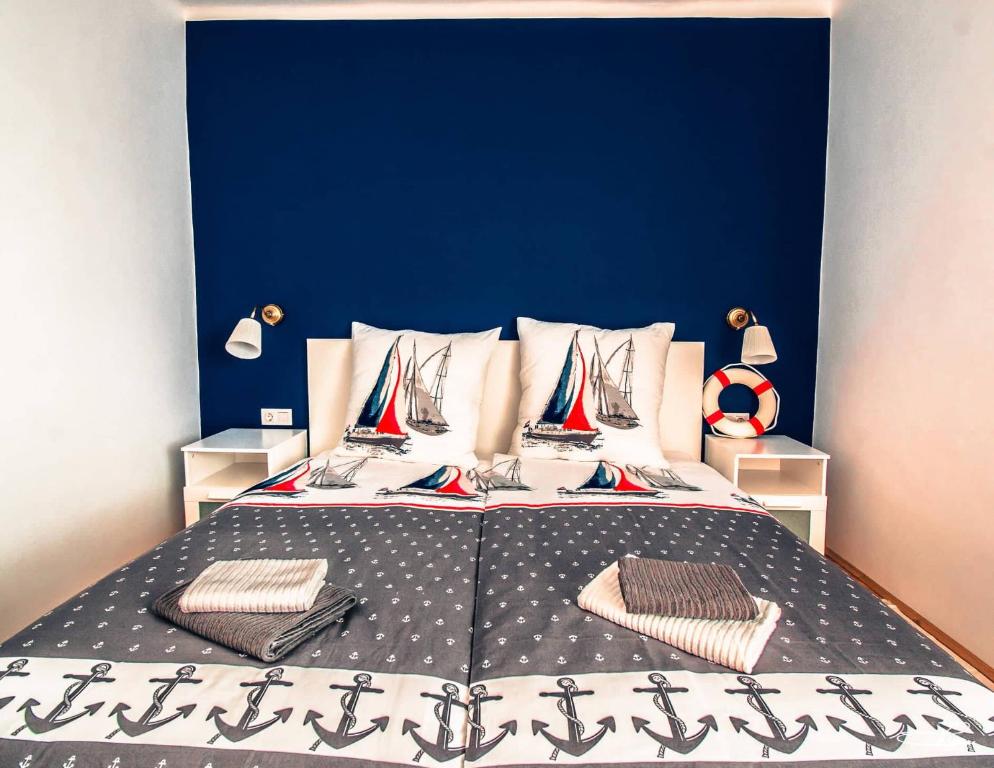 Postel nebo postele na pokoji v ubytování Sirály Apartman Fonyód