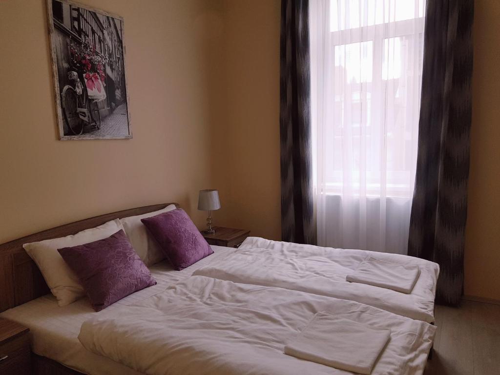 Łóżko lub łóżka w pokoju w obiekcie Classic Apartman