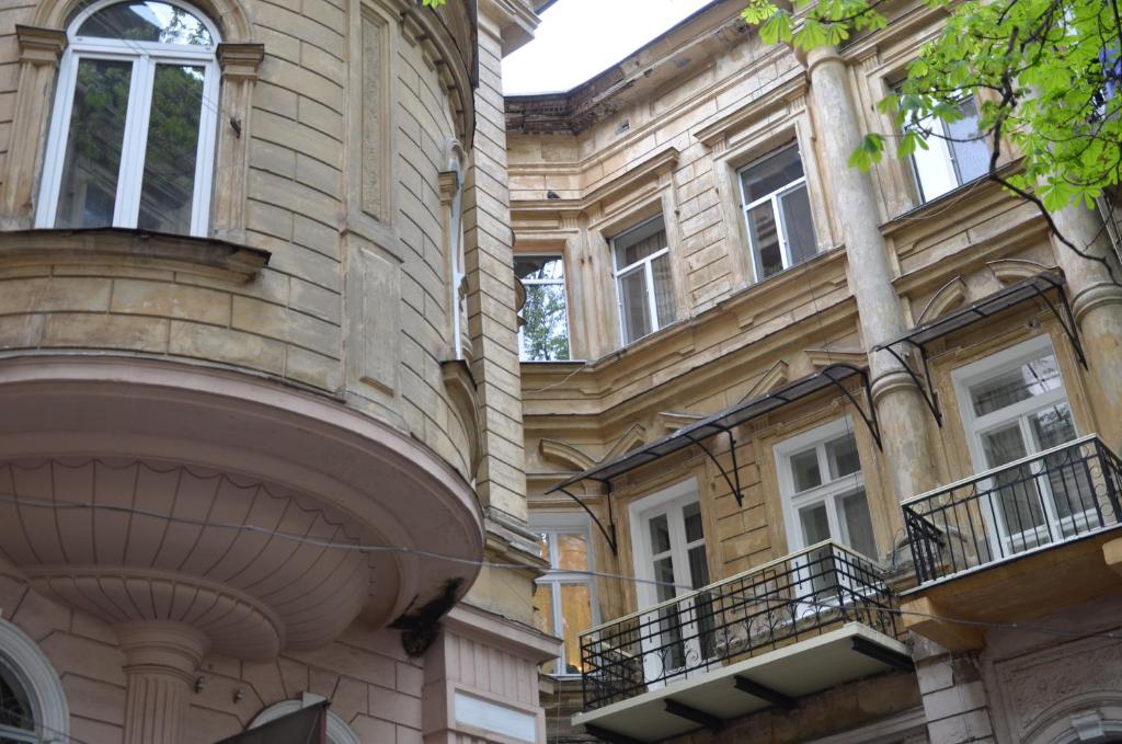 Budova, kde se aparthotel nachází