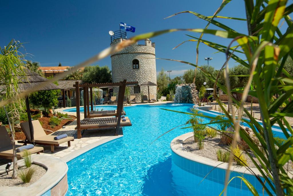 Bazén v ubytování Villa Elia Resort nebo v jeho okolí