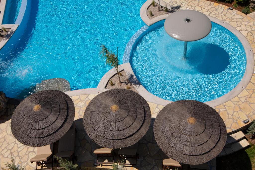 Bazén v ubytování Villa Elia Resort nebo v jeho okolí
