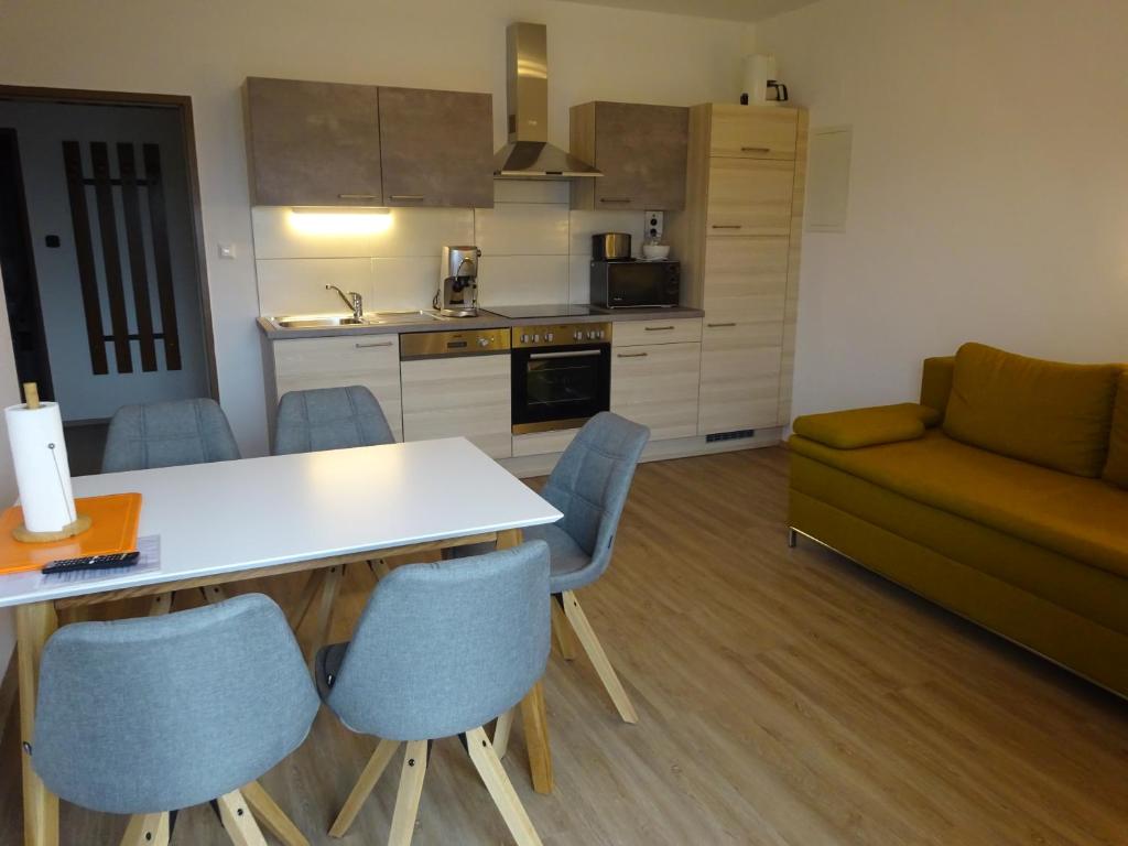 Kuchyň nebo kuchyňský kout v ubytování Appartement - Ferienwohnungen - Gästehaus Gabriele
