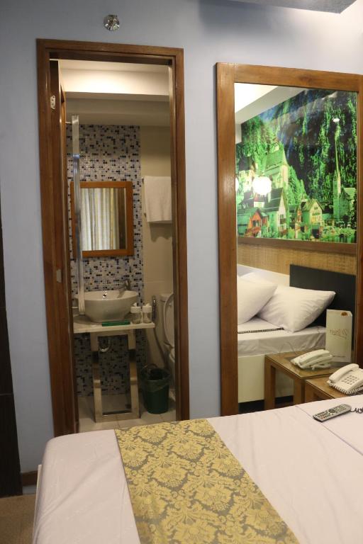 Postel nebo postele na pokoji v ubytování Eurotel Boracay