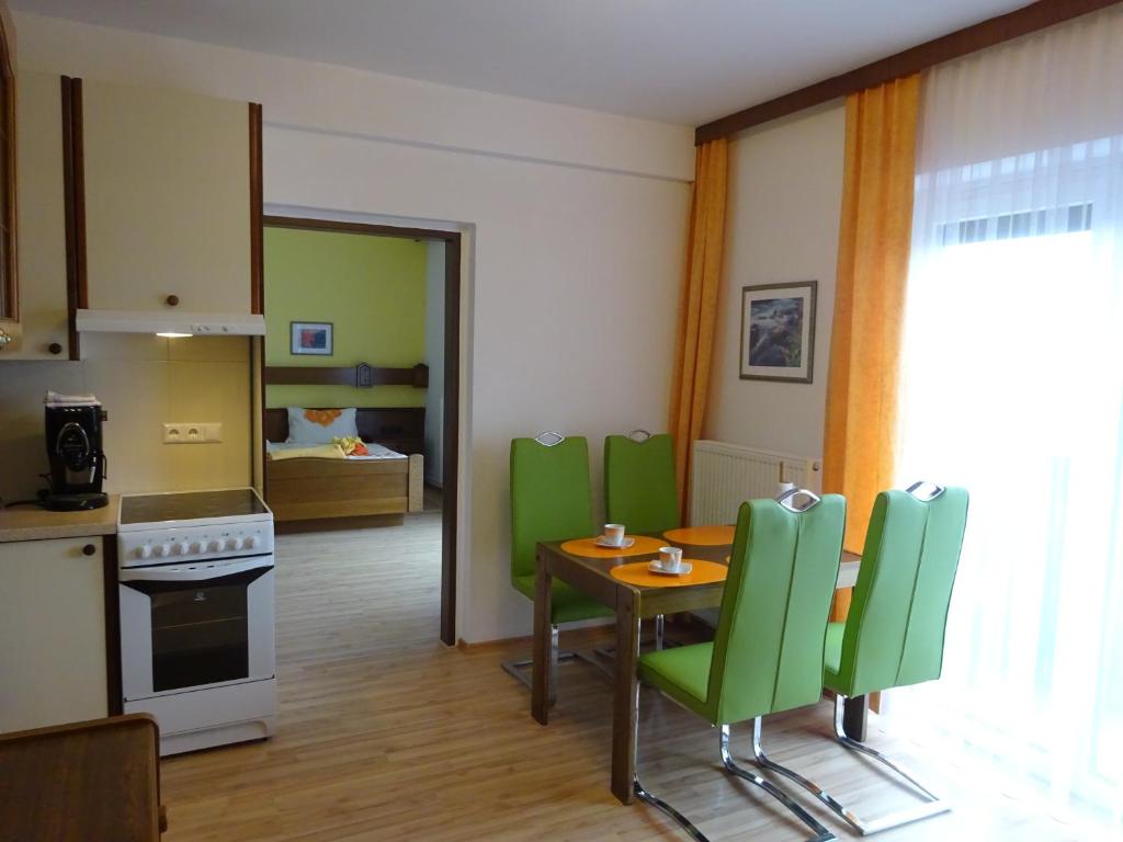 Kuchyň nebo kuchyňský kout v ubytování Appartement - Ferienwohnungen - Gästehaus Gabriele