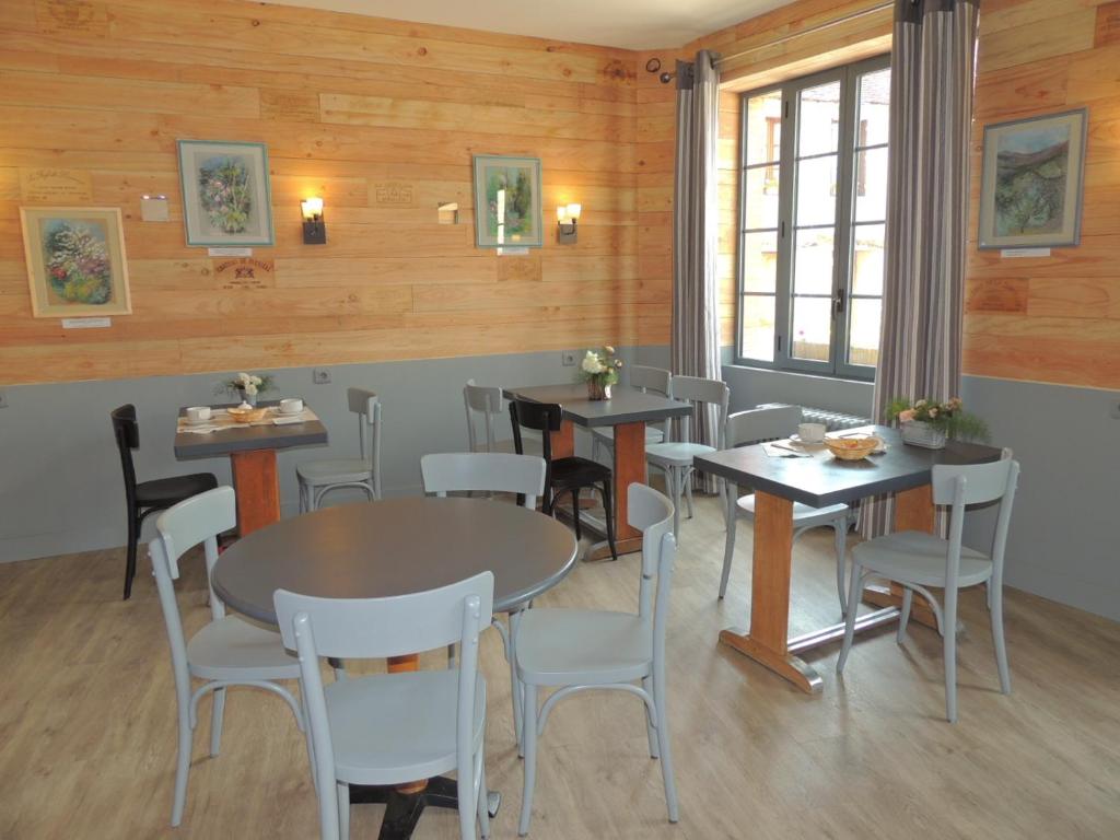 Restaurace v ubytování Logis- Hôtel & Restaurant Le Montligeon