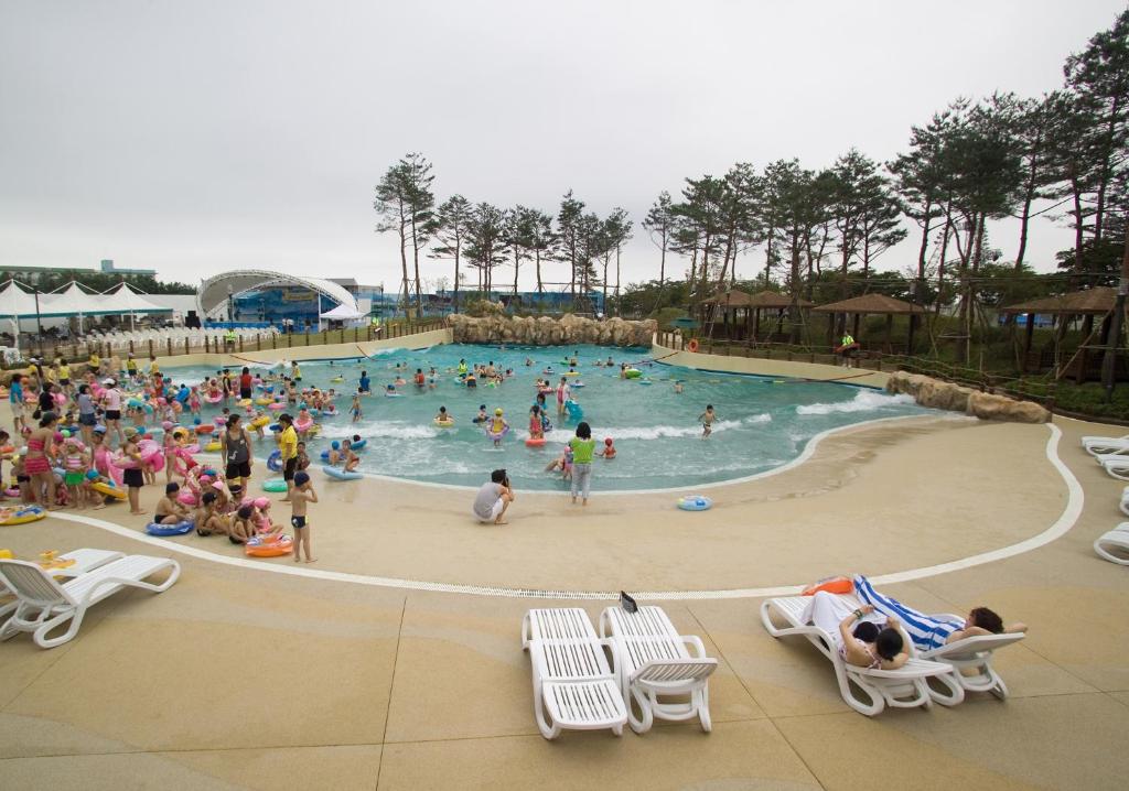 Bazén v ubytování Hanwha Resort Seorak Sorano nebo v jeho okolí